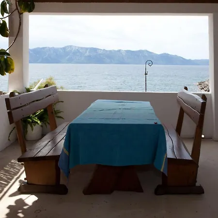 Beachfront Whispering Waves * Sućuraj